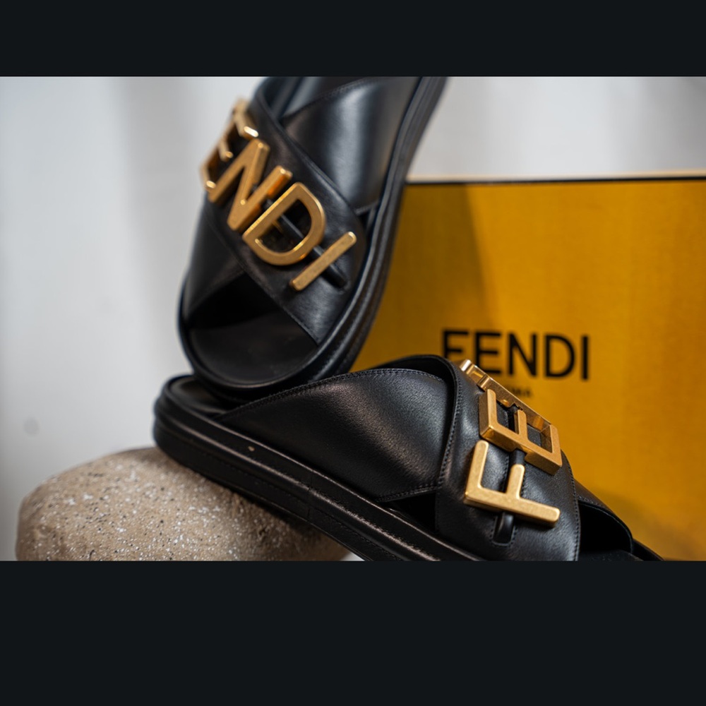 *SOLD* 100% Authentic Fendi Slides 🩷